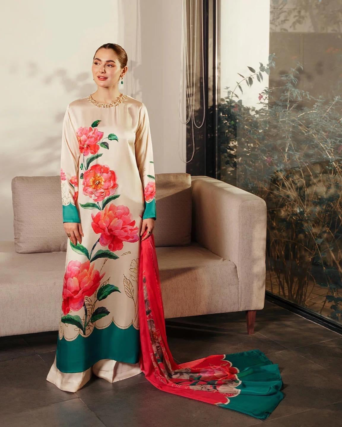 Handmade Neckline Charmeuse Silk Shirt & Trouser Set – Only ₨3,500!"

(Includes: Silk dupatta + Digital print | Eid & Wedding Ready)