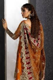 Imrozia Premium presents Andaaz-e-Khaas, a stunning 3-piece suit (Product Code: IB-42 Sofi)