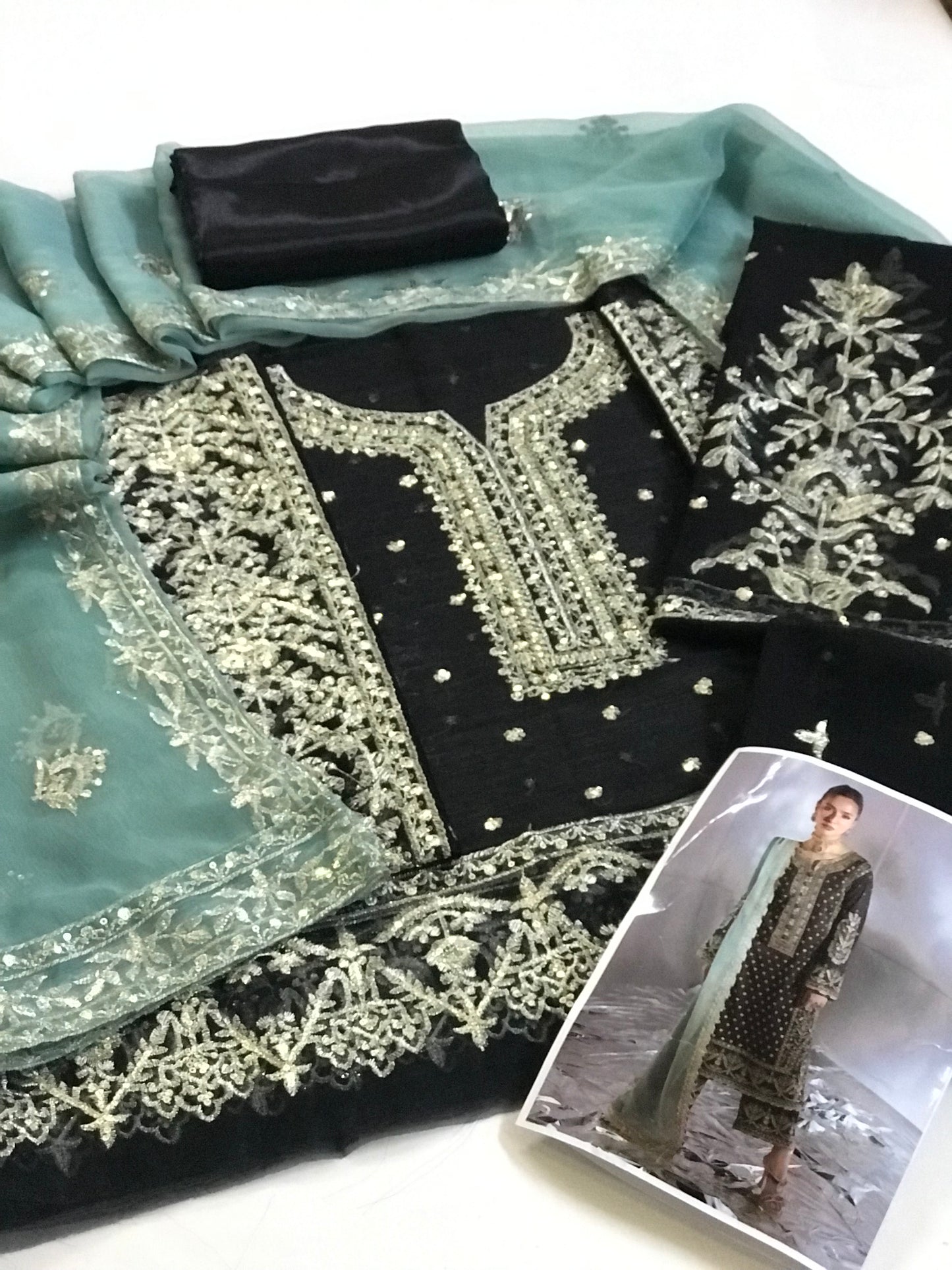 ASIM JOFA EMBROIDERED CHIFFON UNSTITCHED 3 PCS BLACK AND AQUA