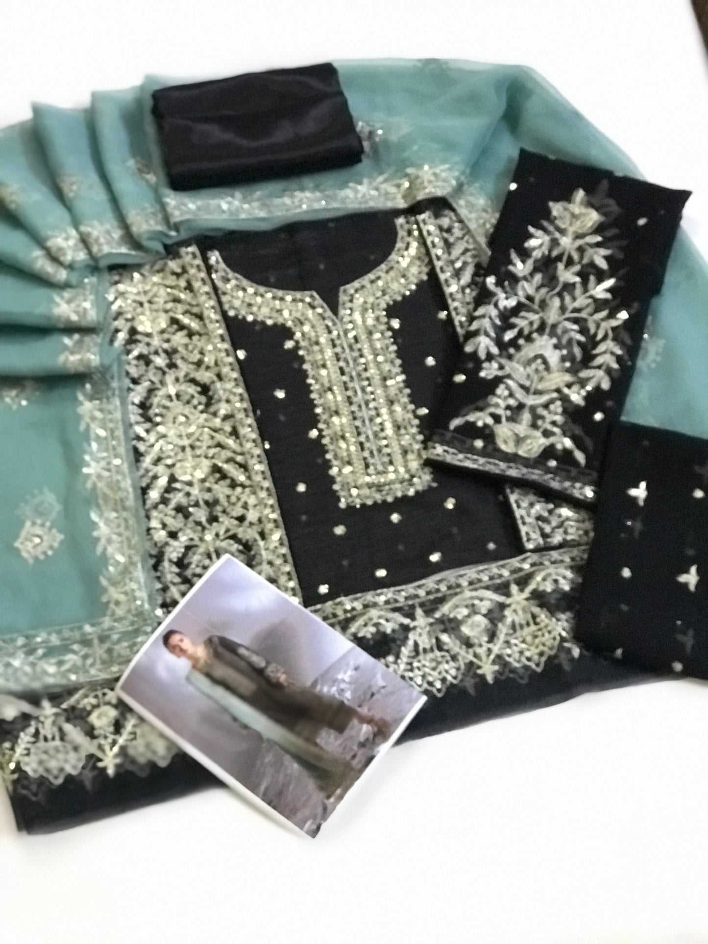 ASIM JOFA EMBROIDERED CHIFFON UNSTITCHED 3 PCS BLACK AND AQUA