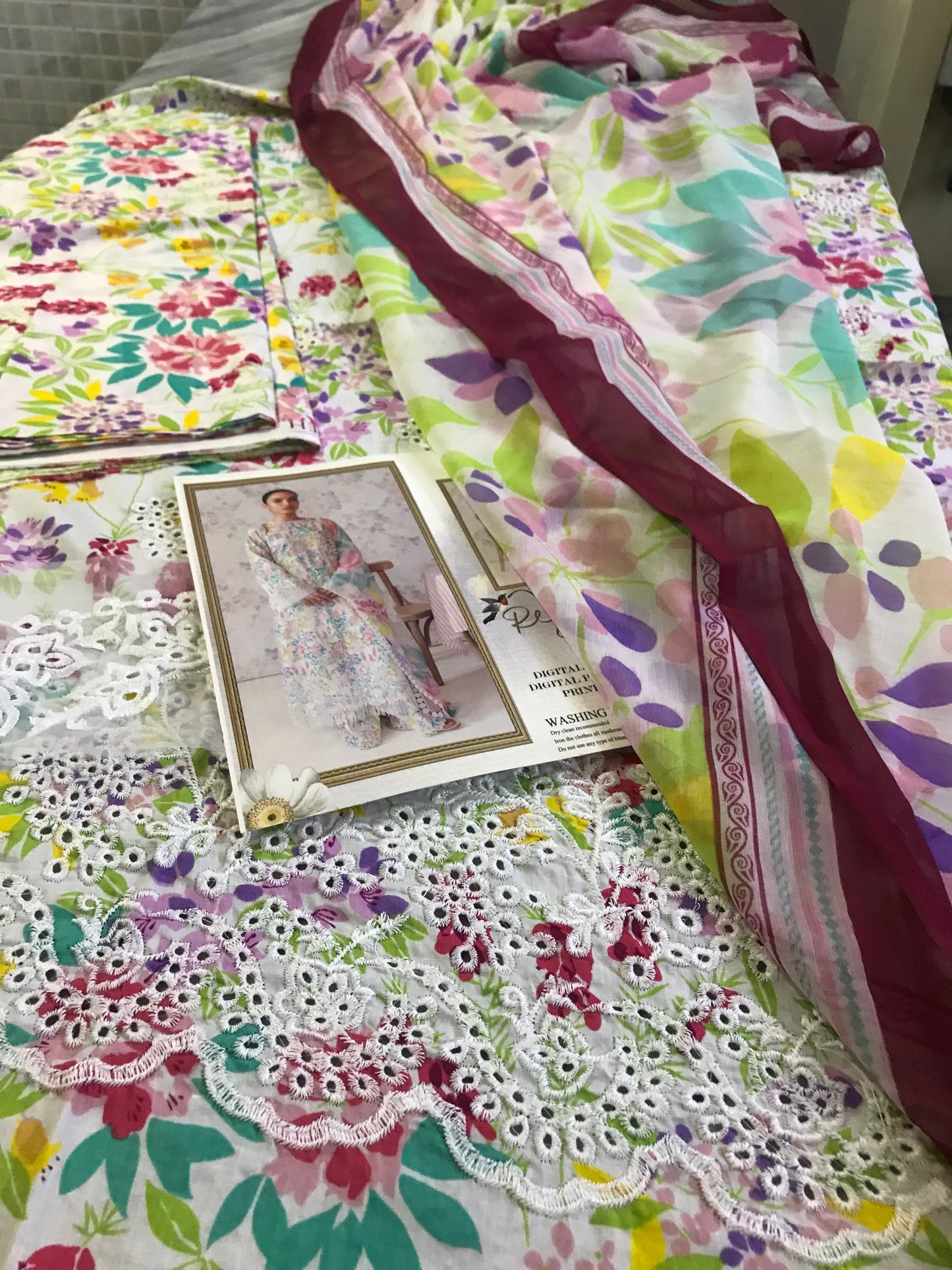 Afrozeh The Floral Charm Embroidered Lawn Unstitched 3Pc Suit AL-24-V1-03