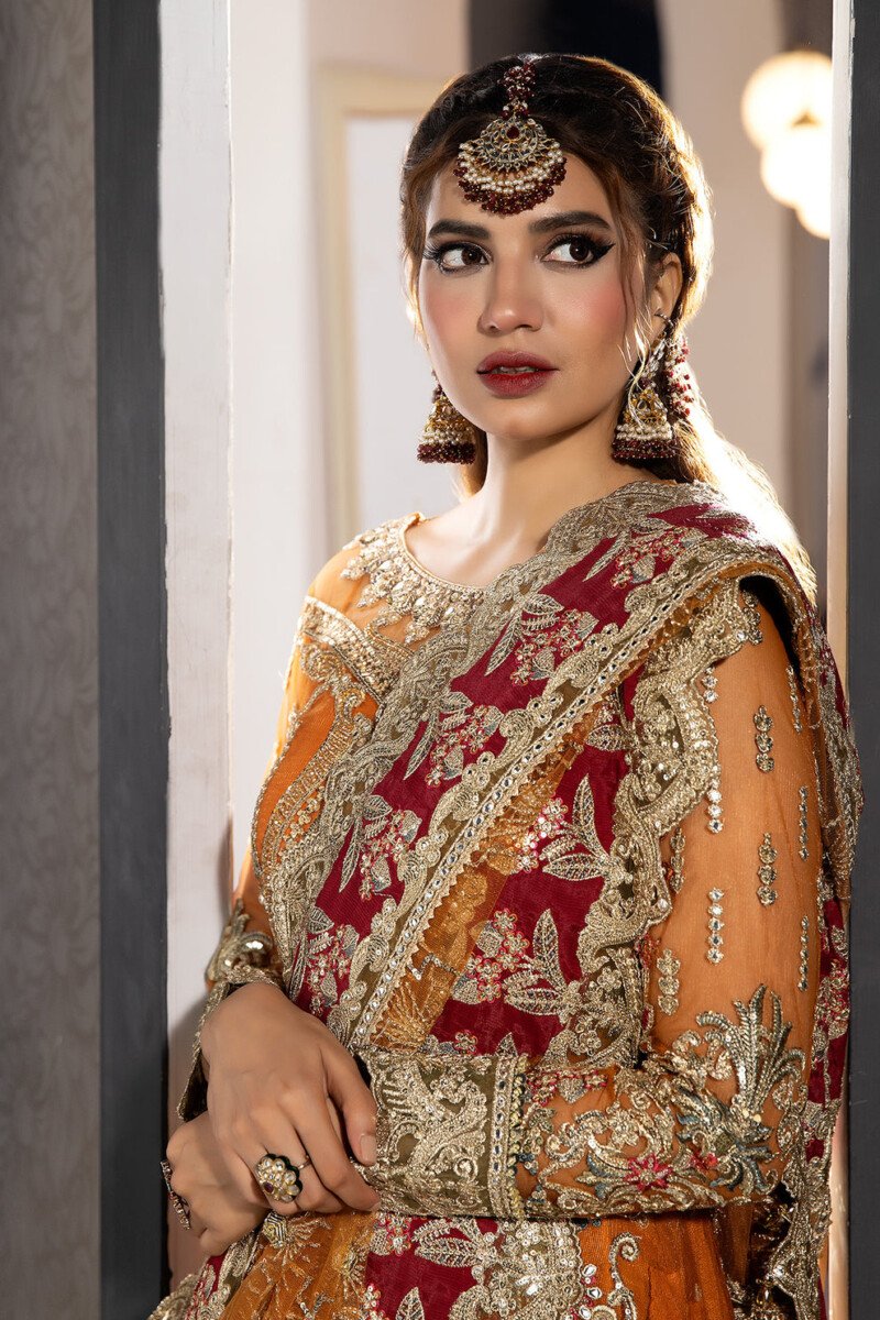 Imrozia Premium presents Andaaz-e-Khaas, a stunning 3-piece suit (Product Code: IB-42 Sofi)