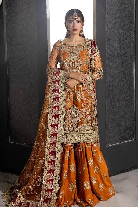 Imrozia Premium presents Andaaz-e-Khaas, a stunning 3-piece suit (Product Code: IB-42 Sofi)